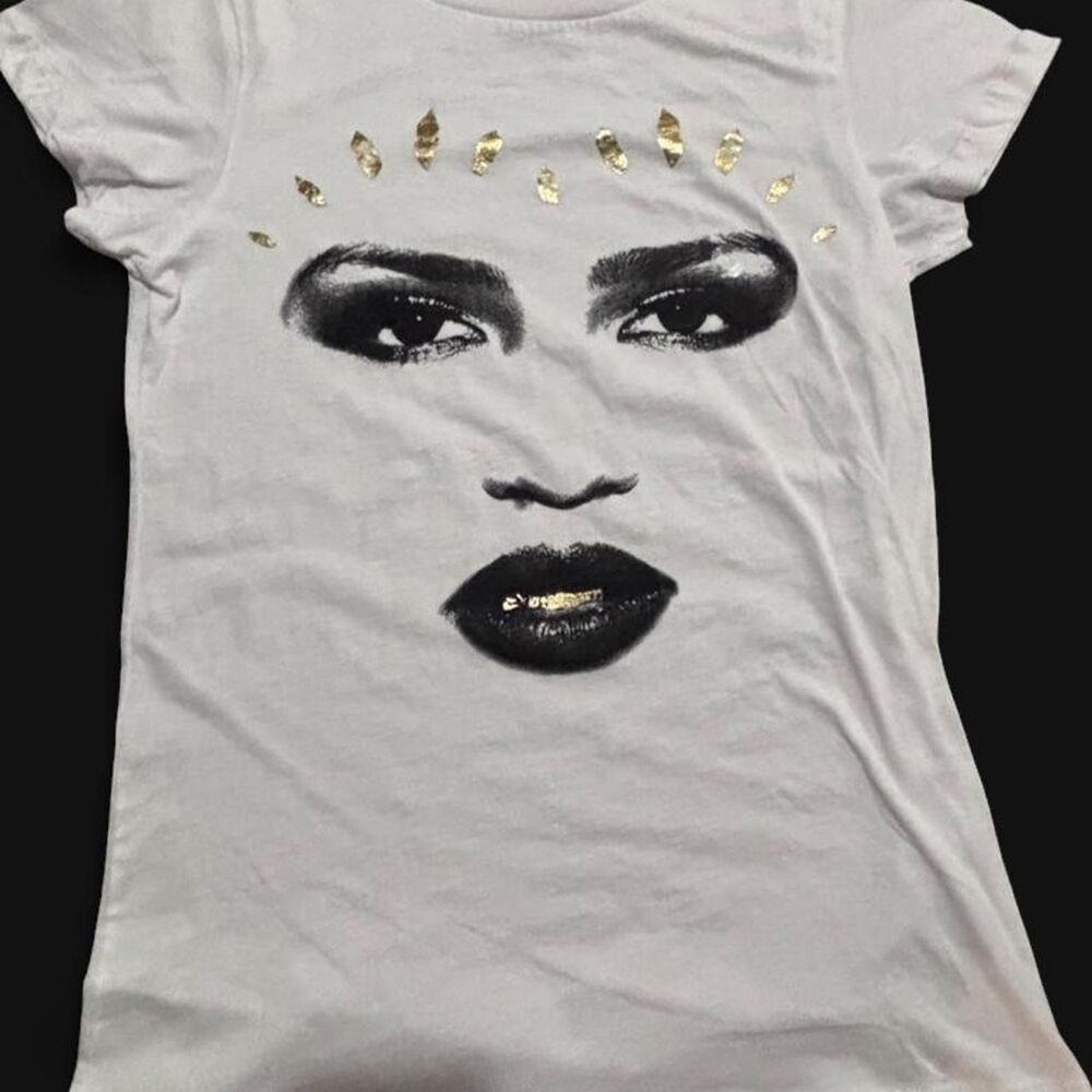 Cassie x Young & Reckless Graphic Face T-Shirt Gold Foil Details White Size XS